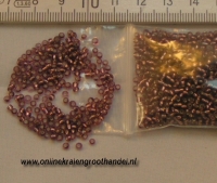 Rocailles 2mm paars silverlined. 20 gram.