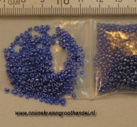 Rocailles 2mm paars-blauw. 20 gram.
